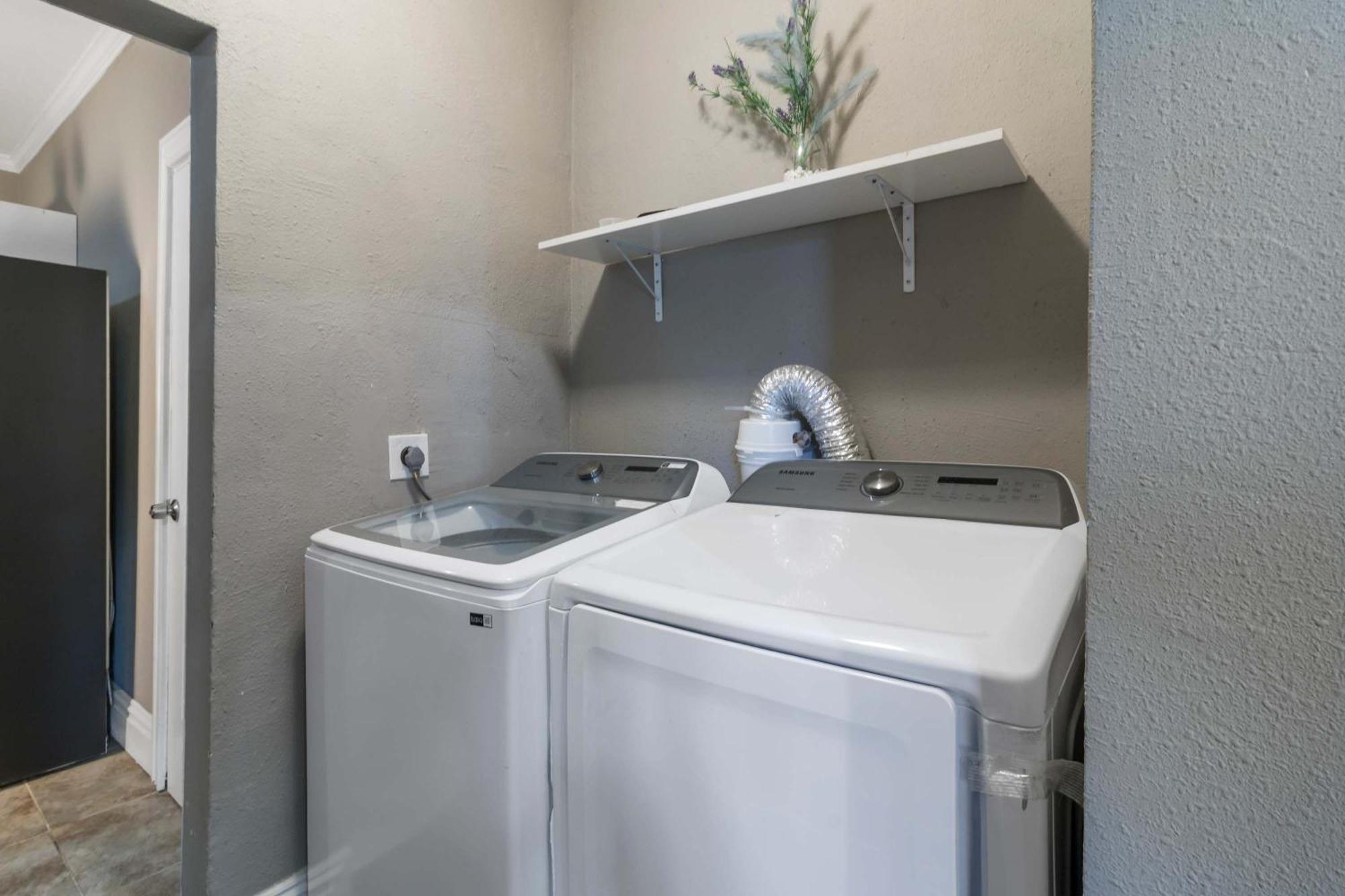 Roomy 2Br-1Ba Wfh Desk & Backyard Saint Louis Exteriör bild