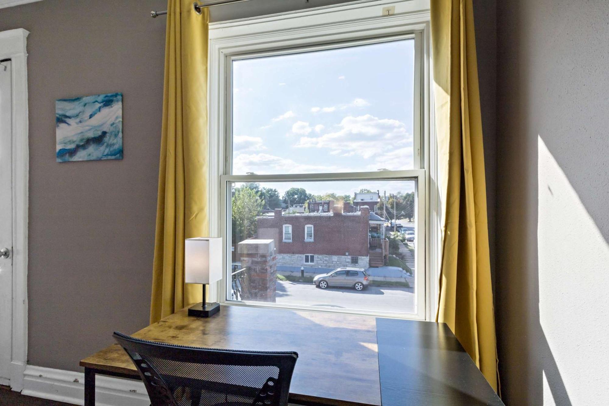 Roomy 2Br-1Ba Wfh Desk & Backyard Saint Louis Exteriör bild